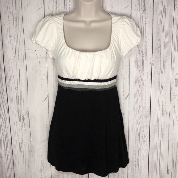 Wrapper Tops - 🆕 Wrapper scoop neck cap sleeve stretchy top